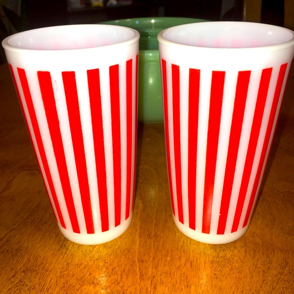 -𝓐𝓷𝓽𝓲𝓺𝓾𝓮 Hazel Atlas Milk glass tumblers